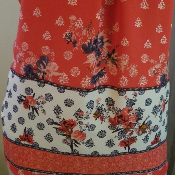 V neck strappy swing tank top - Picture 2 of 5